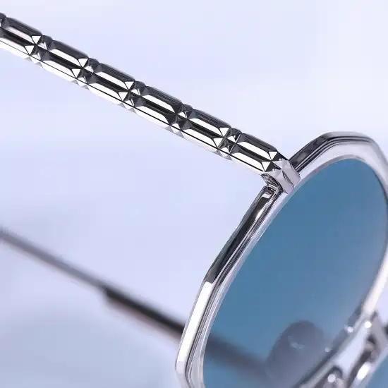 We use heat-resistant materials to preserve performance in high temperatures